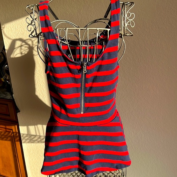 Express Tank Tops - Picture 2 of 8